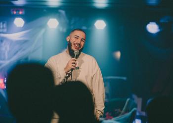 Gagnez vos places pour Merwane Benlazar au Festival Arabesques le 19 septembre !
